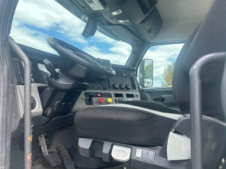 2018 Freightliner Cascadia in New Castle, DE — photo 10
