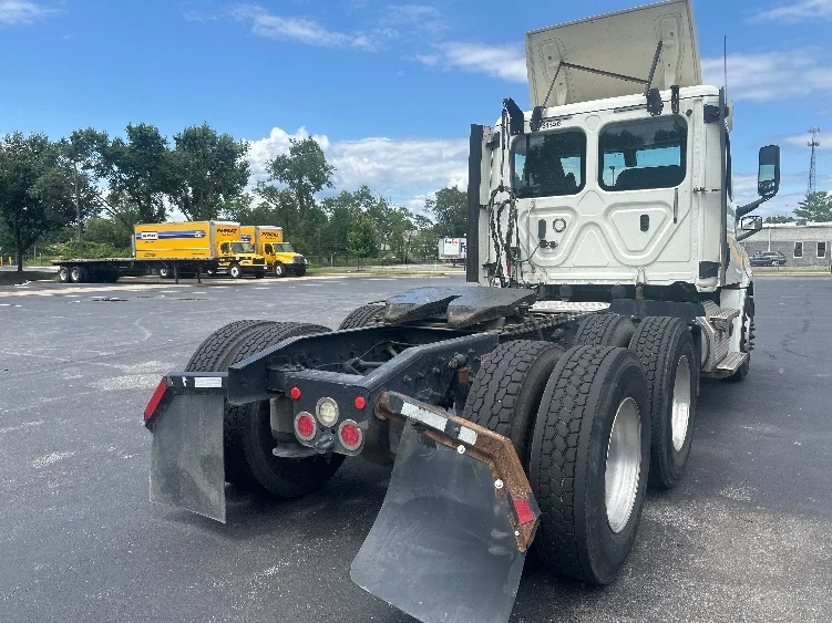 2018 Freightliner Cascadia in New Castle, DE — photo 7
