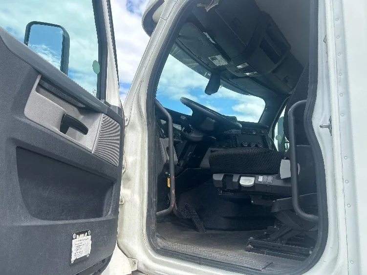 2018 Freightliner Cascadia in New Castle, DE — photo 9
