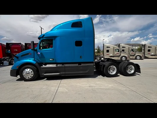 2022 Peterbilt 579 in El Paso, TX — photo 8