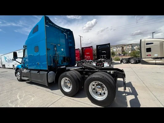 2022 Peterbilt 579 in El Paso, TX — photo 9
