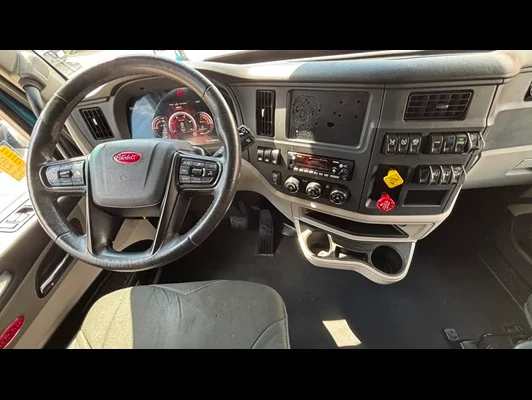 2022 Peterbilt 579 in El Paso, TX — photo 14