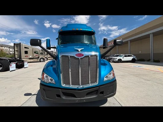 2022 Peterbilt 579 in El Paso, TX — photo 7