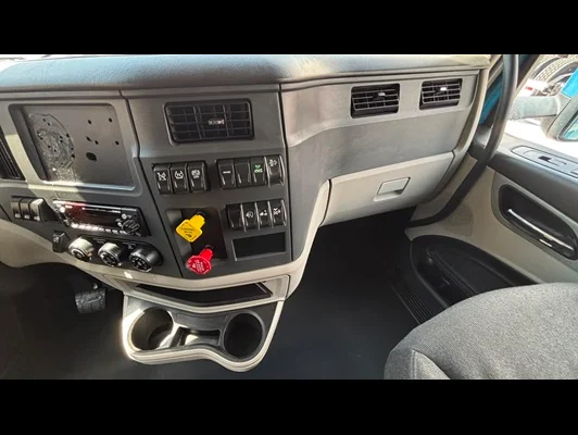 2022 Peterbilt 579 in El Paso, TX — photo 3