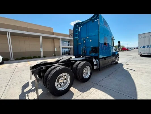 2022 Peterbilt 579 in El Paso, TX — photo 10