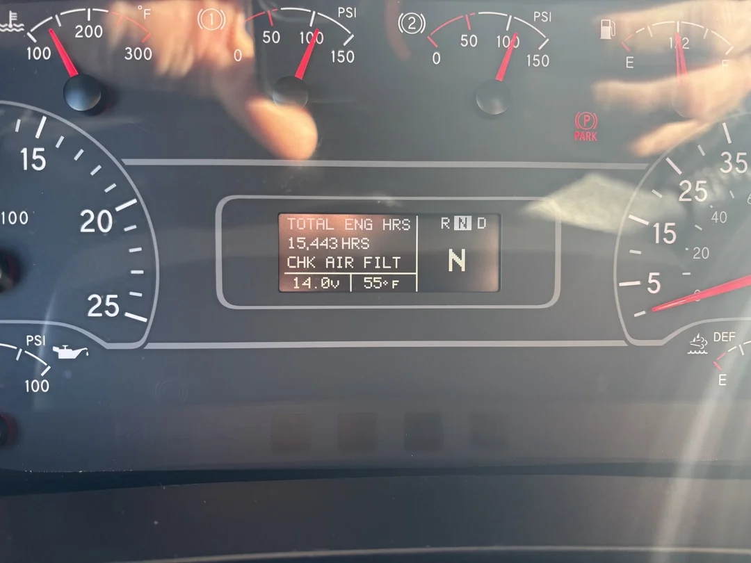 2022 International LT - image 1