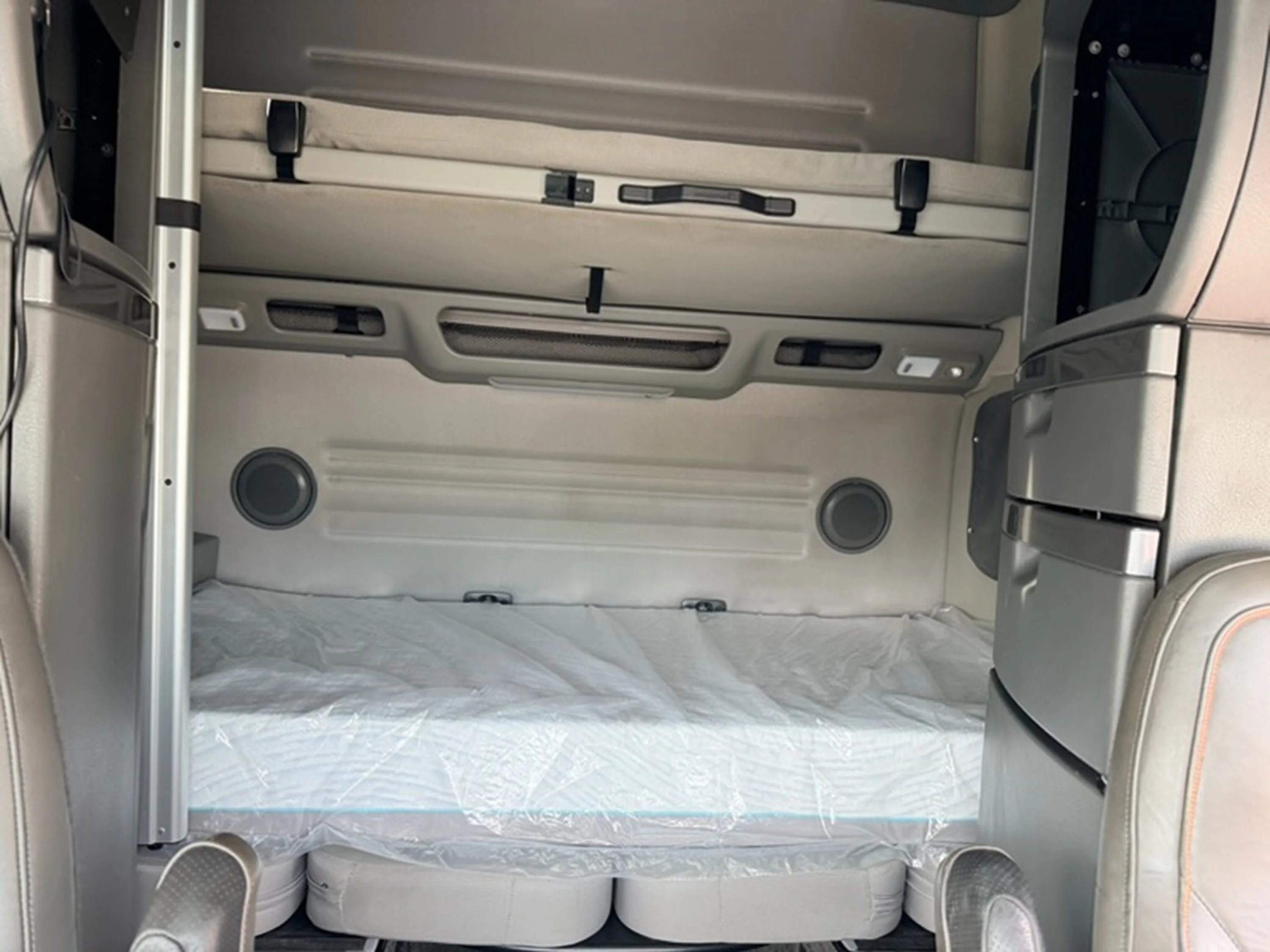 2024 Volvo VNL 760 - image 12