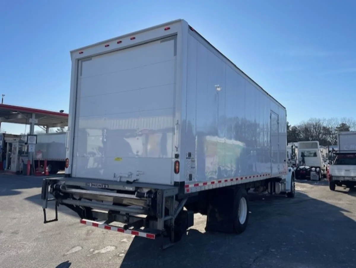 2019 Freightliner M2 106 - image 4