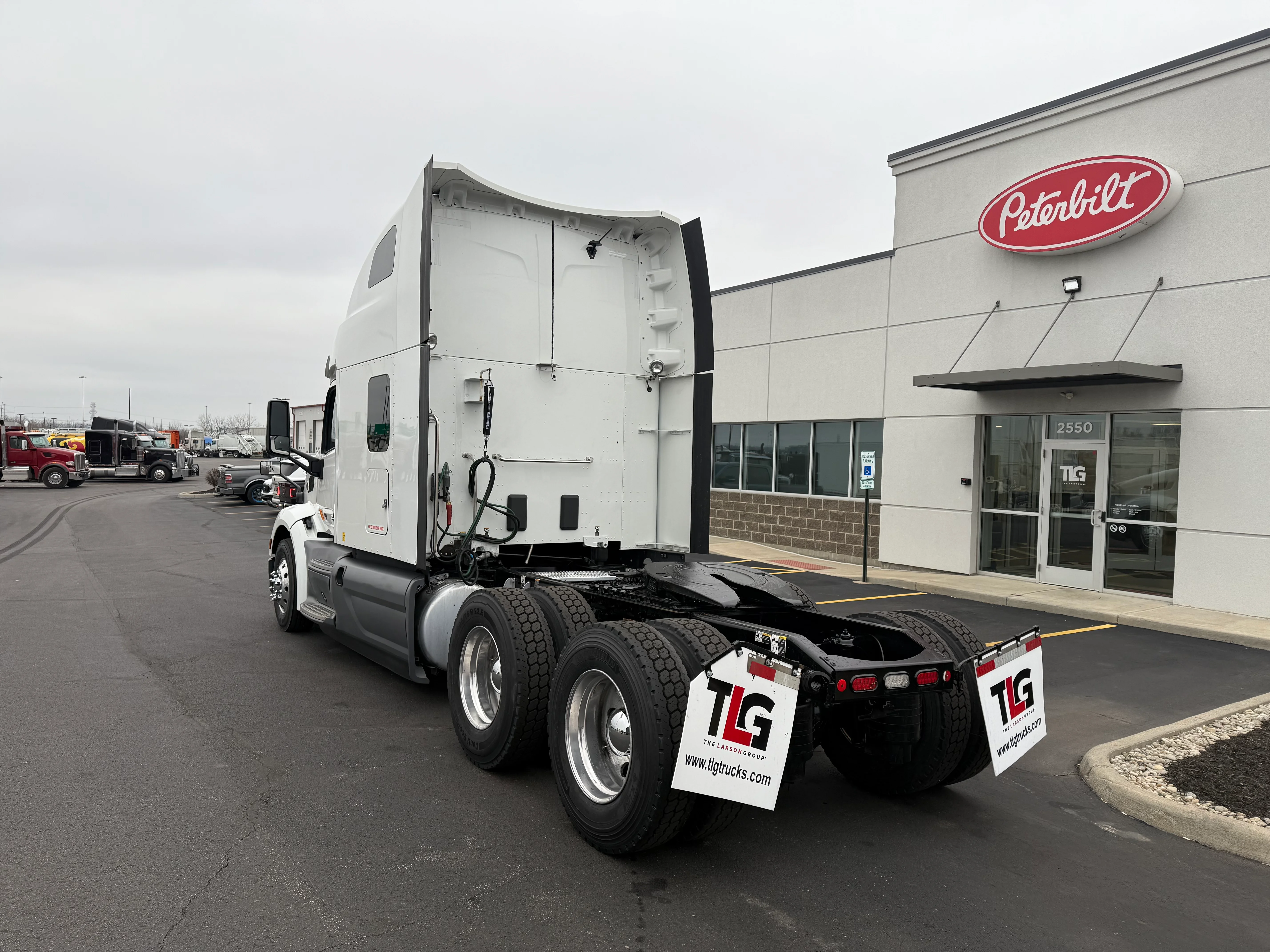 2021 Peterbilt 579 - image 3