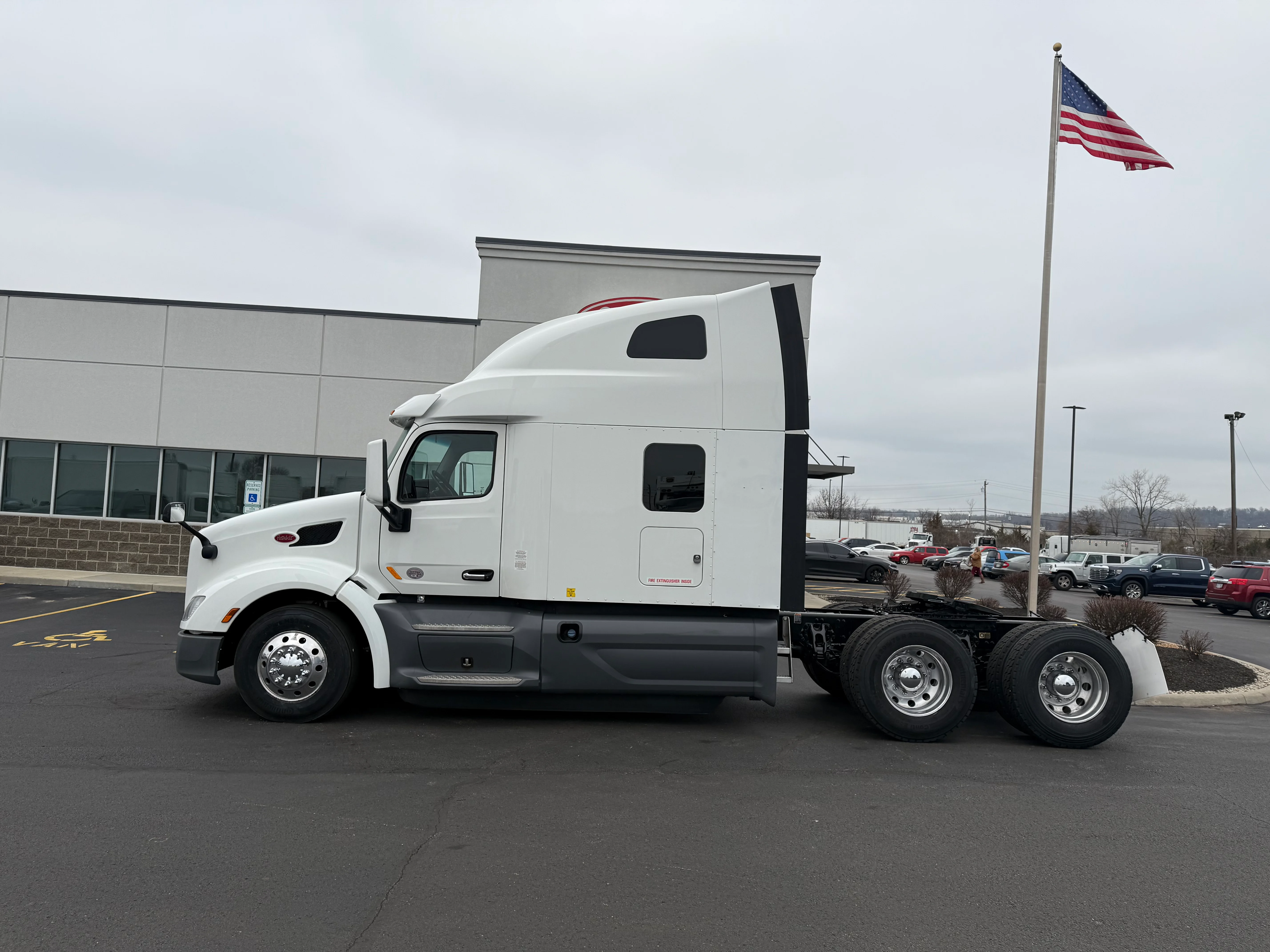 2021 Peterbilt 579 - image 2