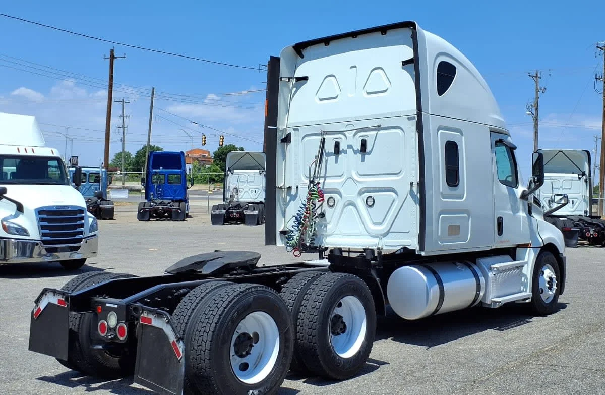 2020 Freightliner Cascadia in Memphis, TN — photo 4