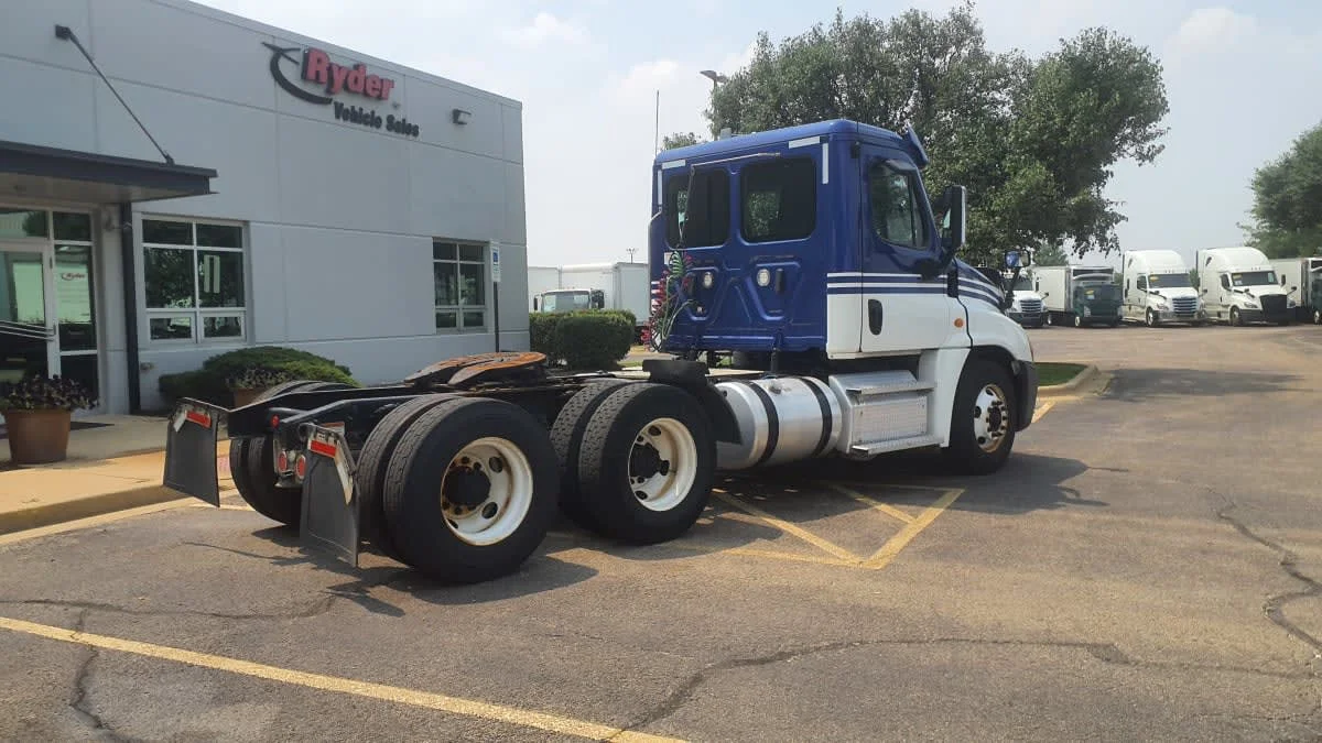 2020 Freightliner Cascadia in Bolingbrook, IL — photo 4