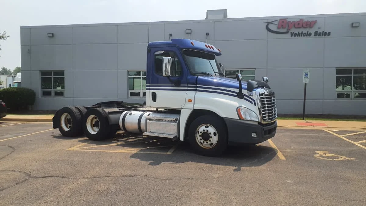 2020 Freightliner Cascadia in Bolingbrook, IL — photo 3