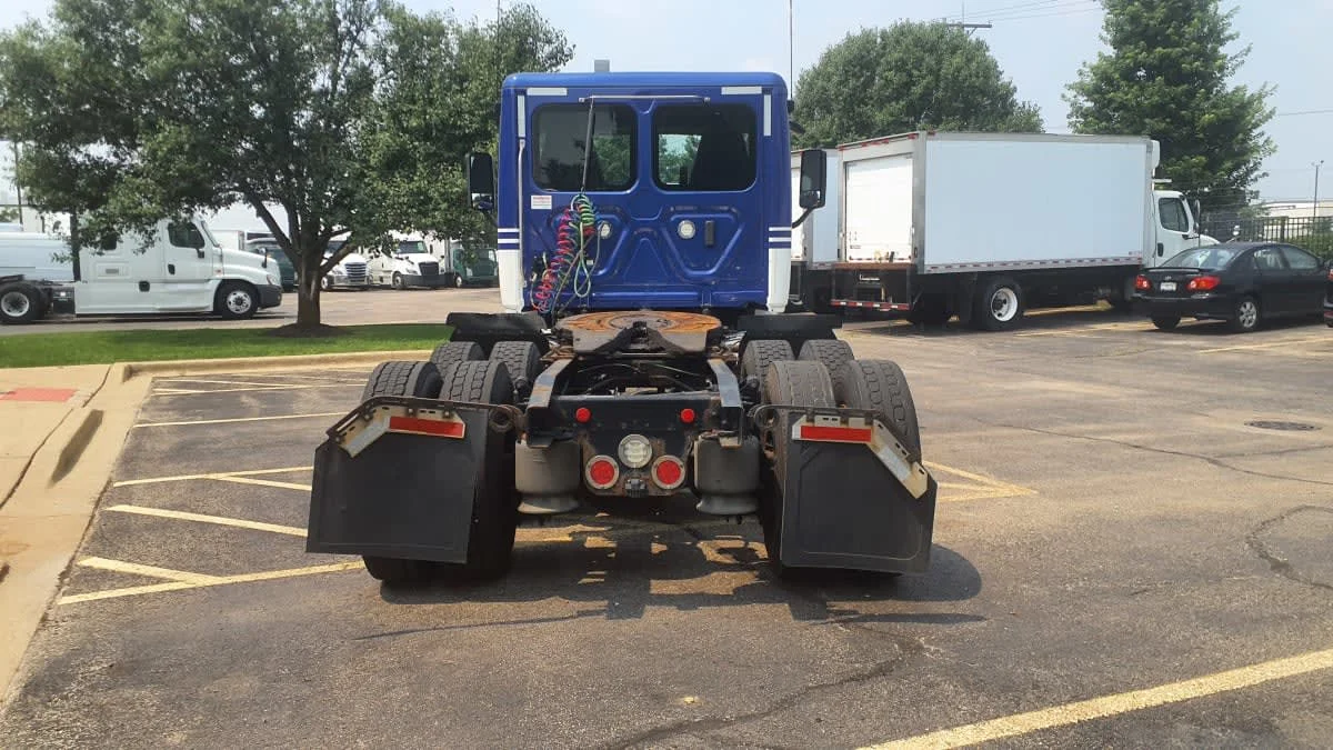 2020 Freightliner Cascadia in Bolingbrook, IL — photo 5