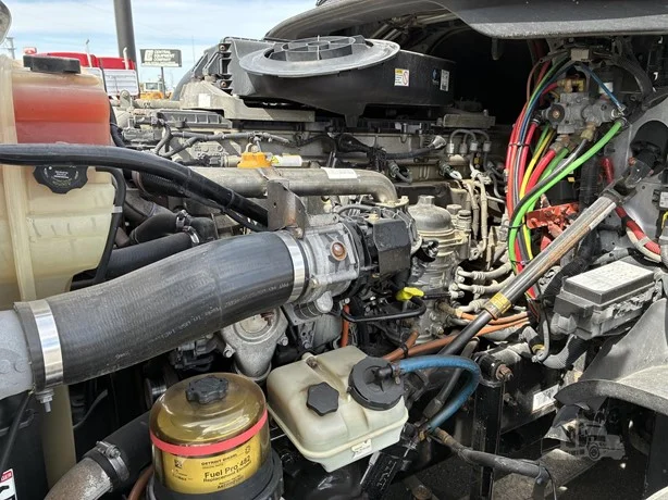 2015 Freightliner Cascadia - image 28