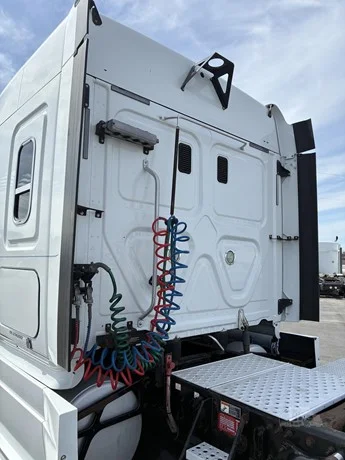 2015 Freightliner Cascadia - image 18