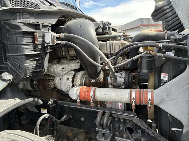 2015 Freightliner Cascadia - image 29