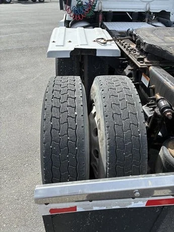 2015 Freightliner Cascadia - image 20