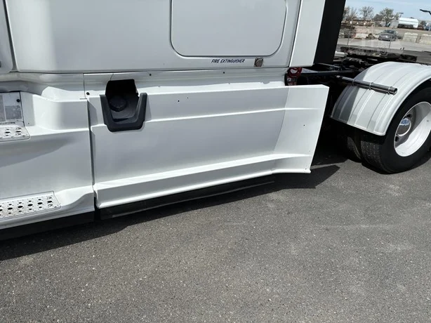 2015 Freightliner Cascadia - image 14