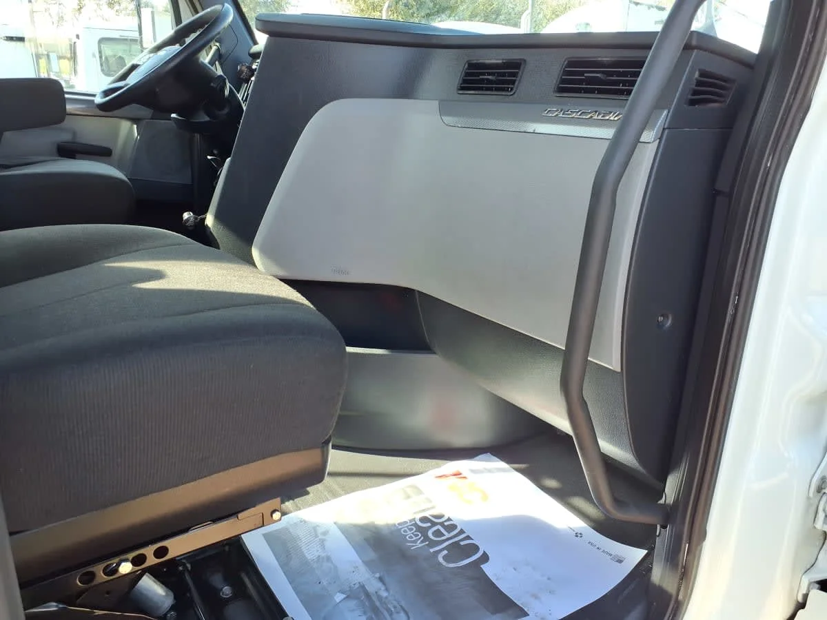 2020 Freightliner Cascadia in Houston, TX — photo 10