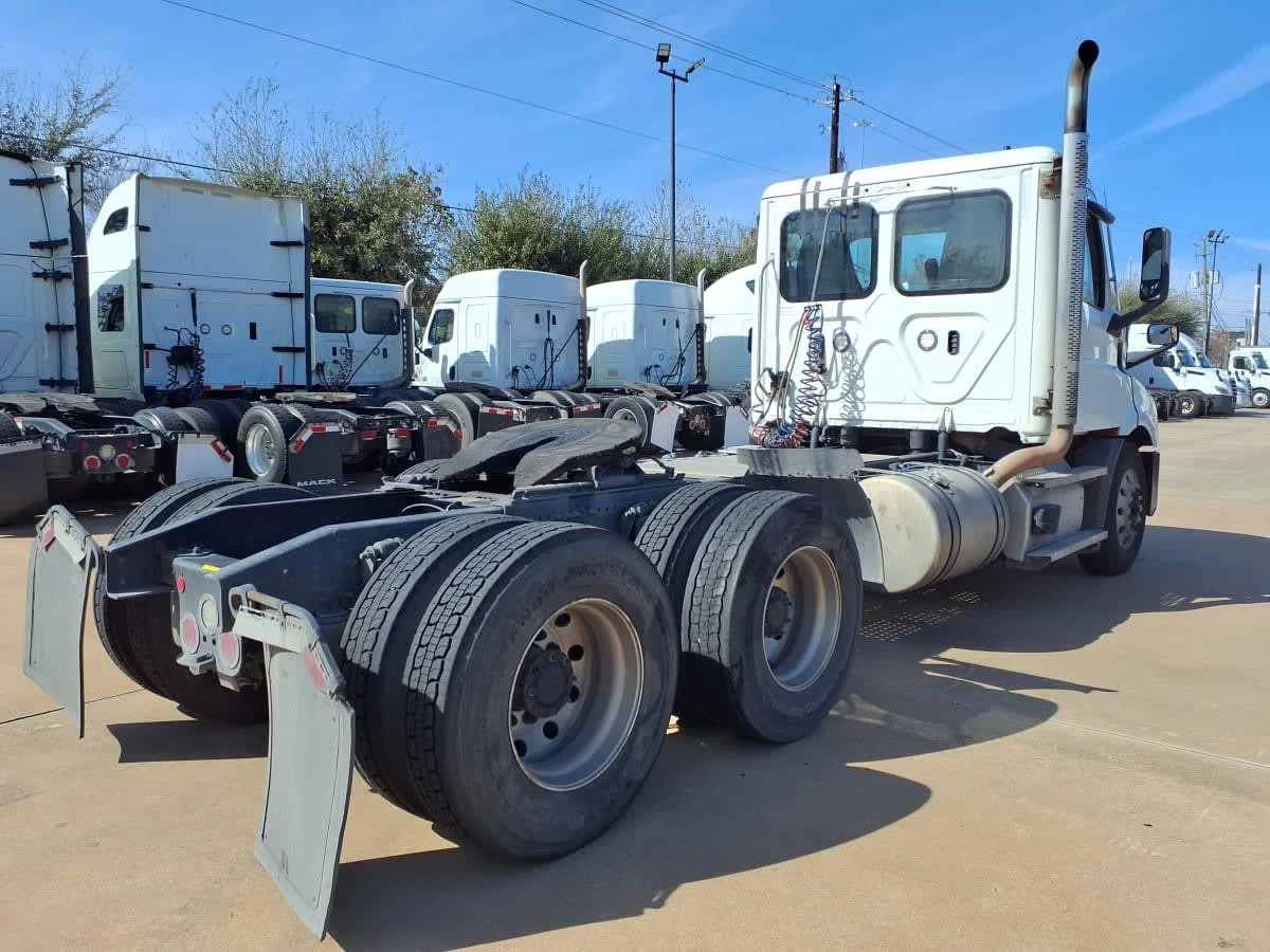 2020 Freightliner Cascadia in Houston, TX — photo 4