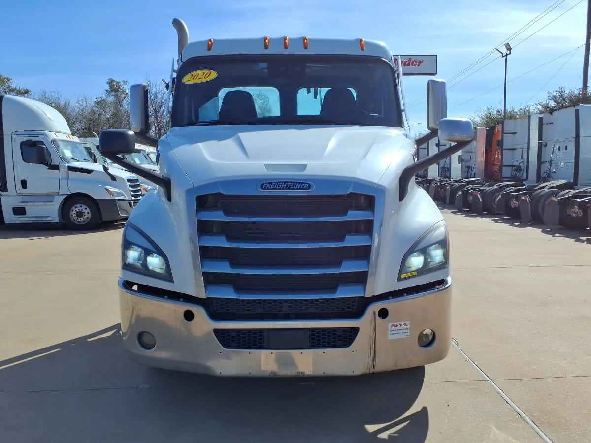 2020 Freightliner Cascadia in Houston, TX — photo 2