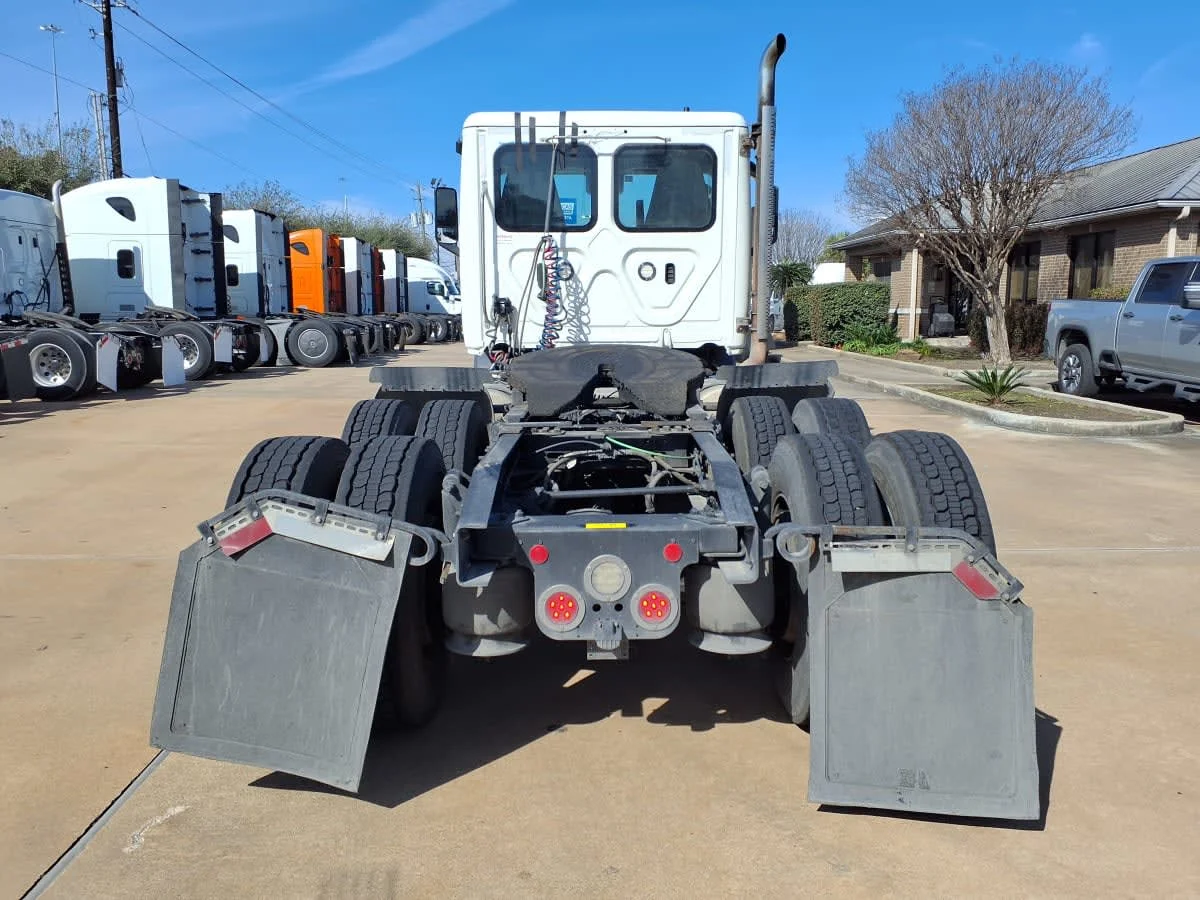 2020 Freightliner Cascadia in Houston, TX — photo 5