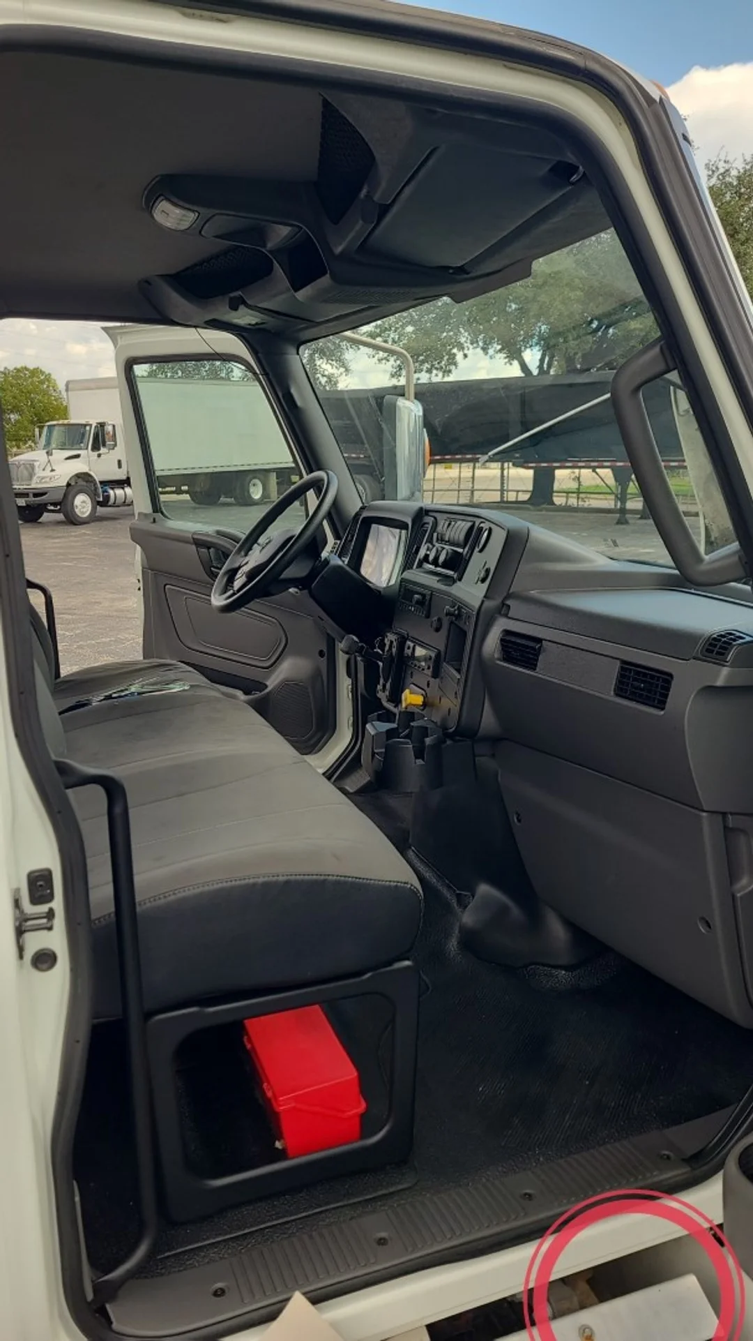 2021 International MV - image 3