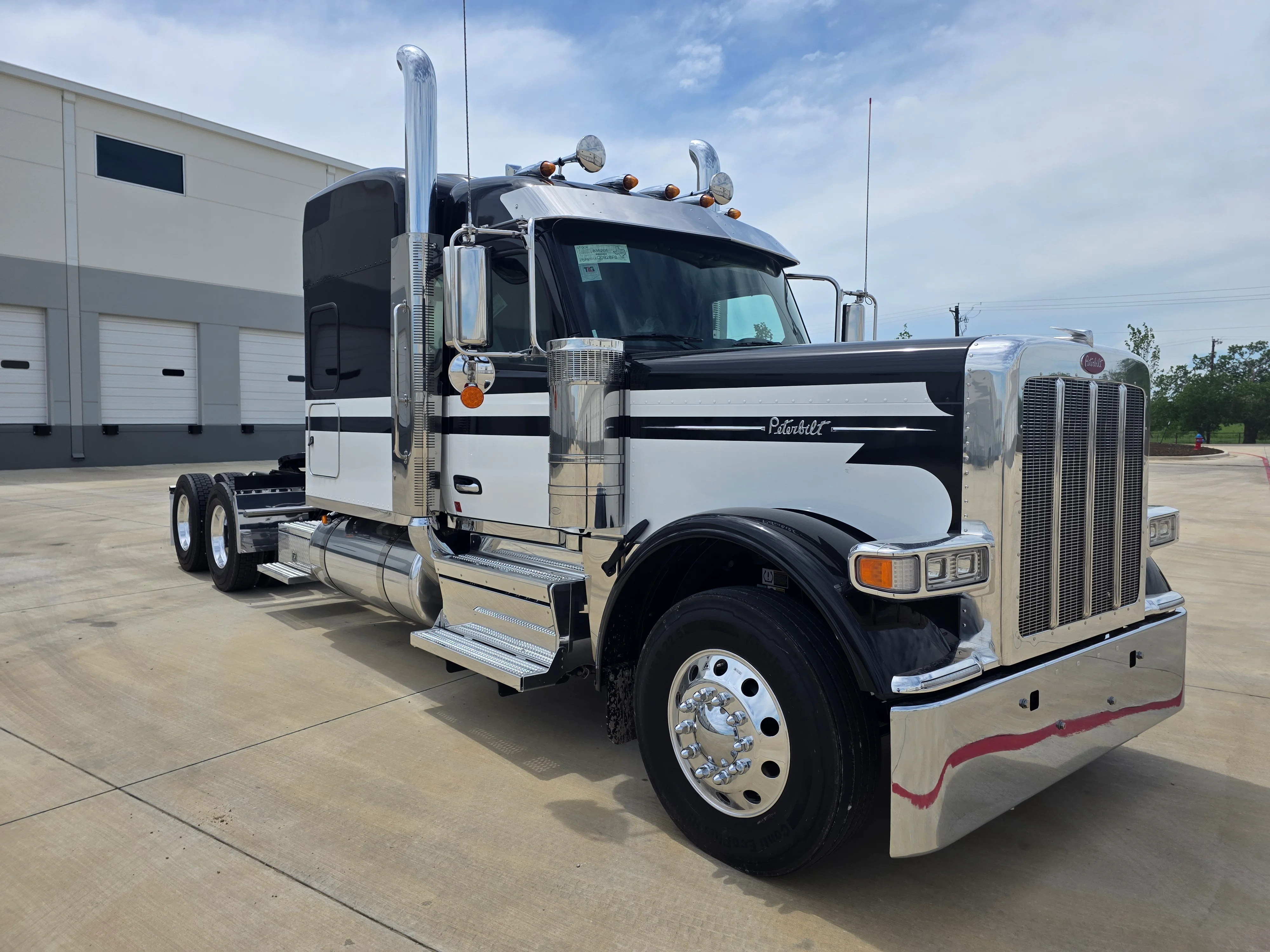 2027 Peterbilt 589 — photo 7