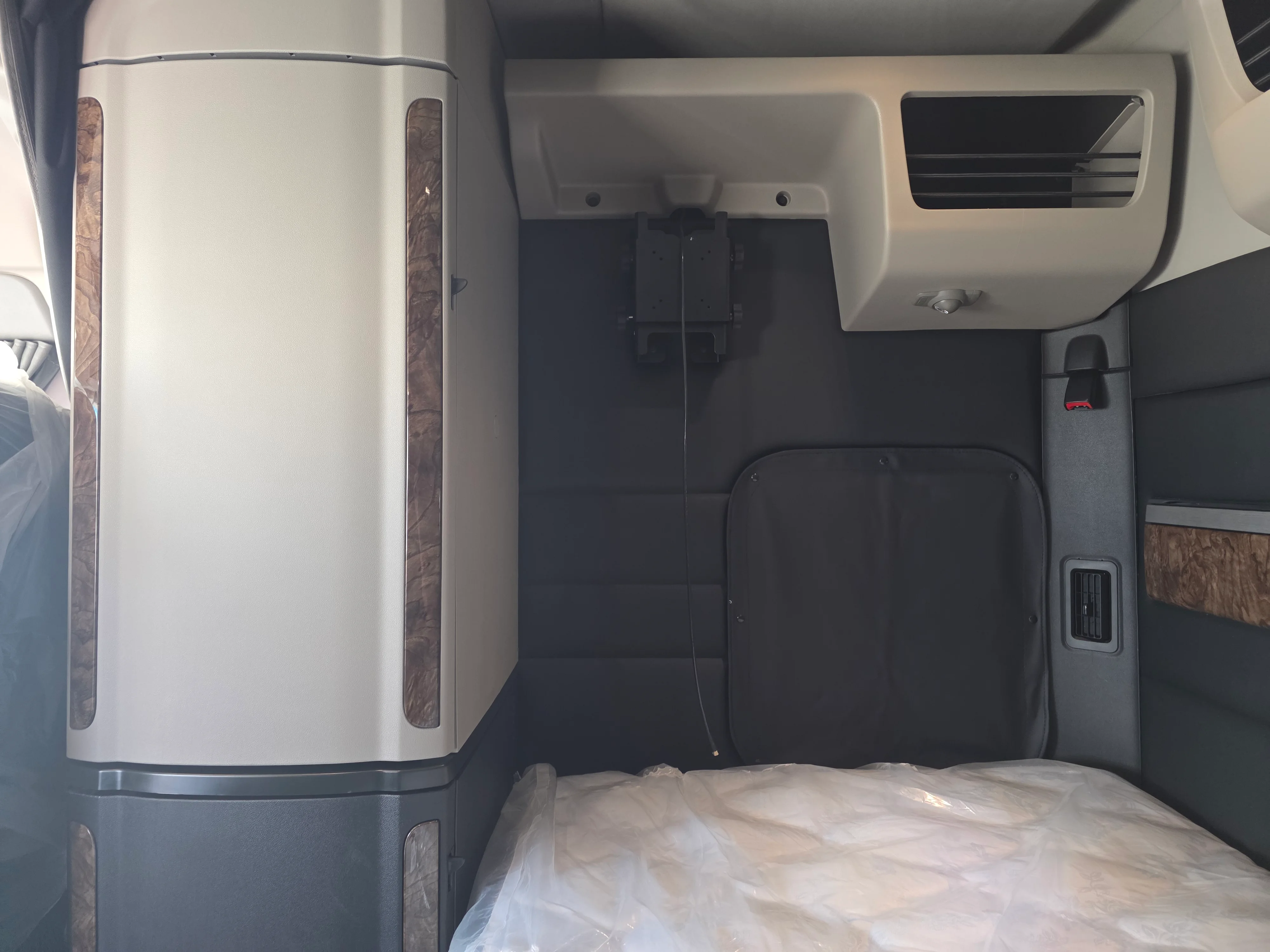 2027 Peterbilt 589 — photo 11