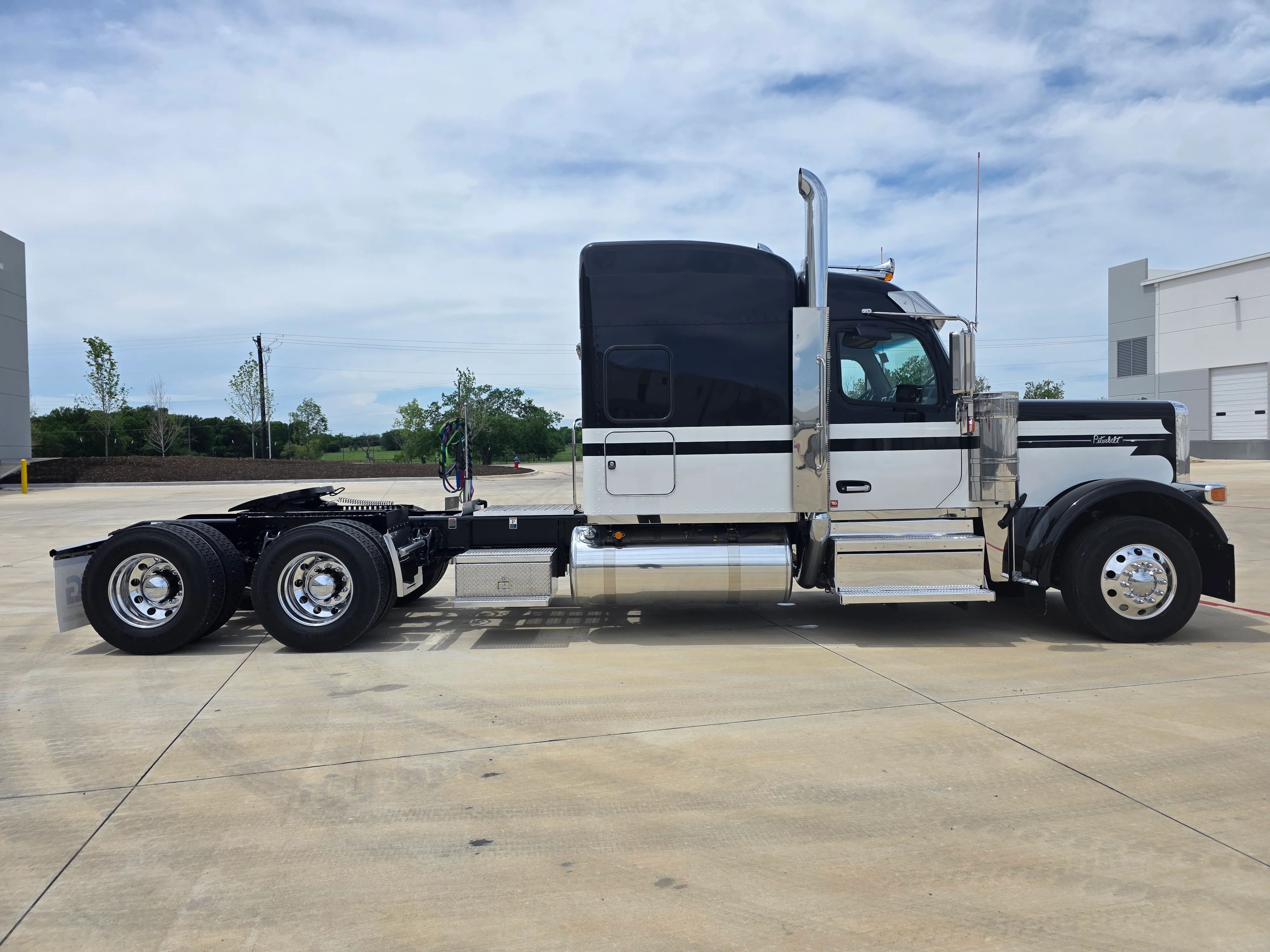 2027 Peterbilt 589 — photo 6
