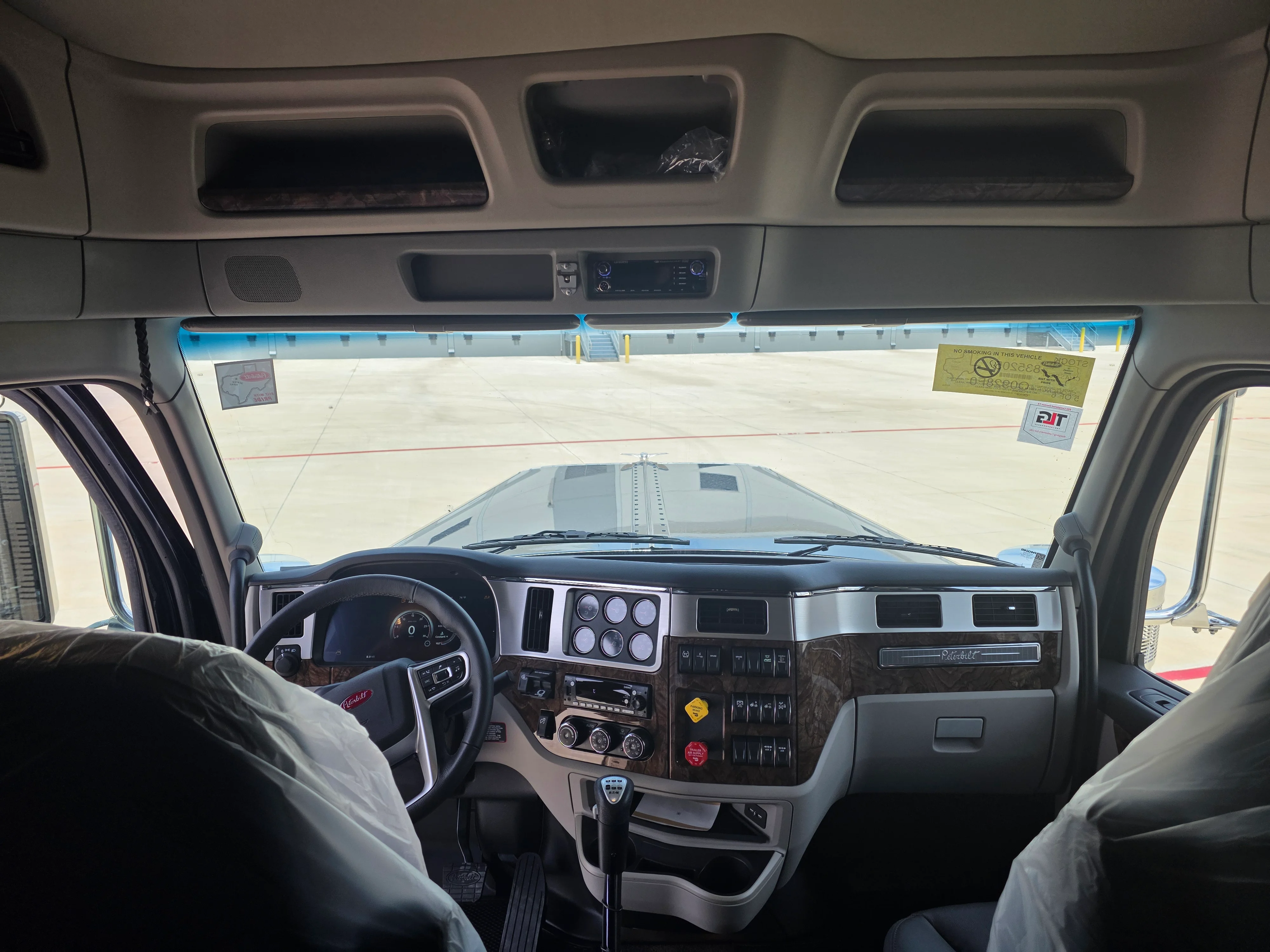 2027 Peterbilt 589 — photo 13