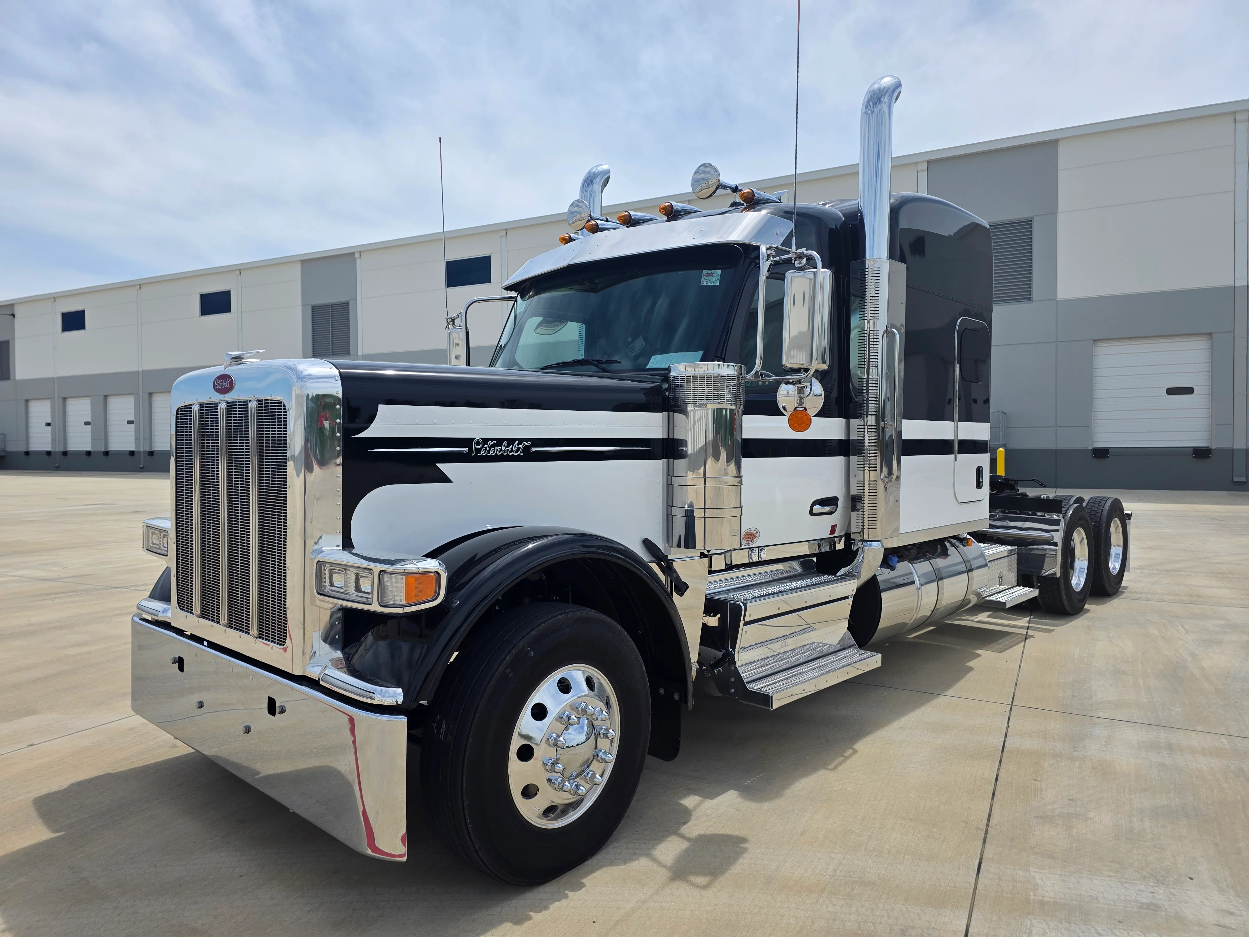 2027 Peterbilt 589 in Joplin, MO