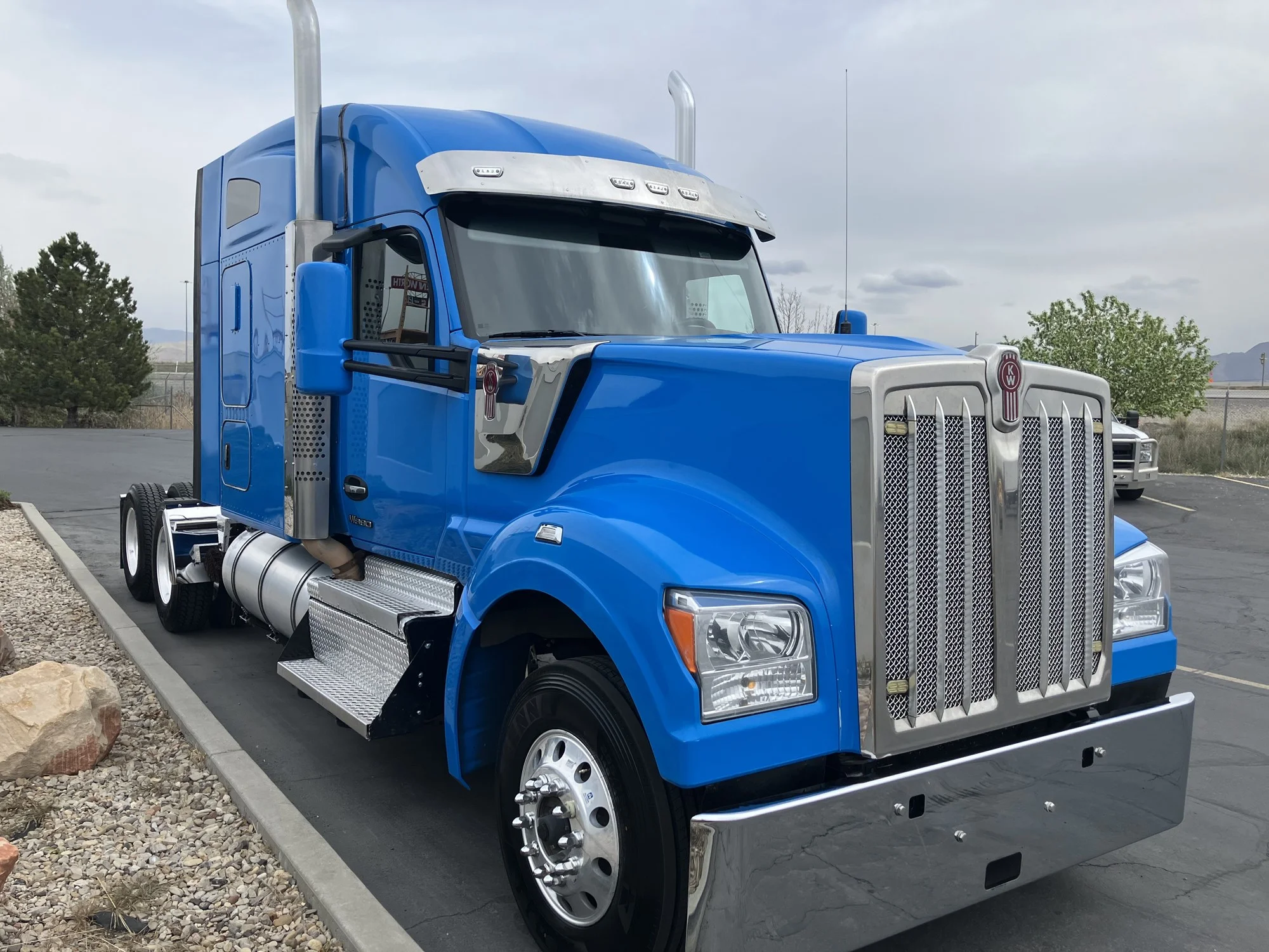 2022 Kenworth W990 - image 4