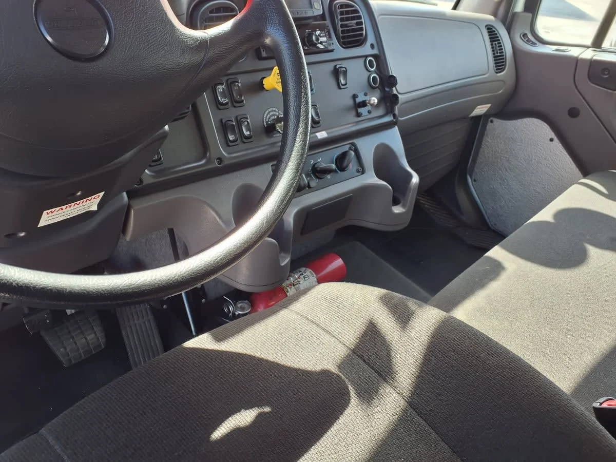 2021 Freightliner M2 106 - image 7