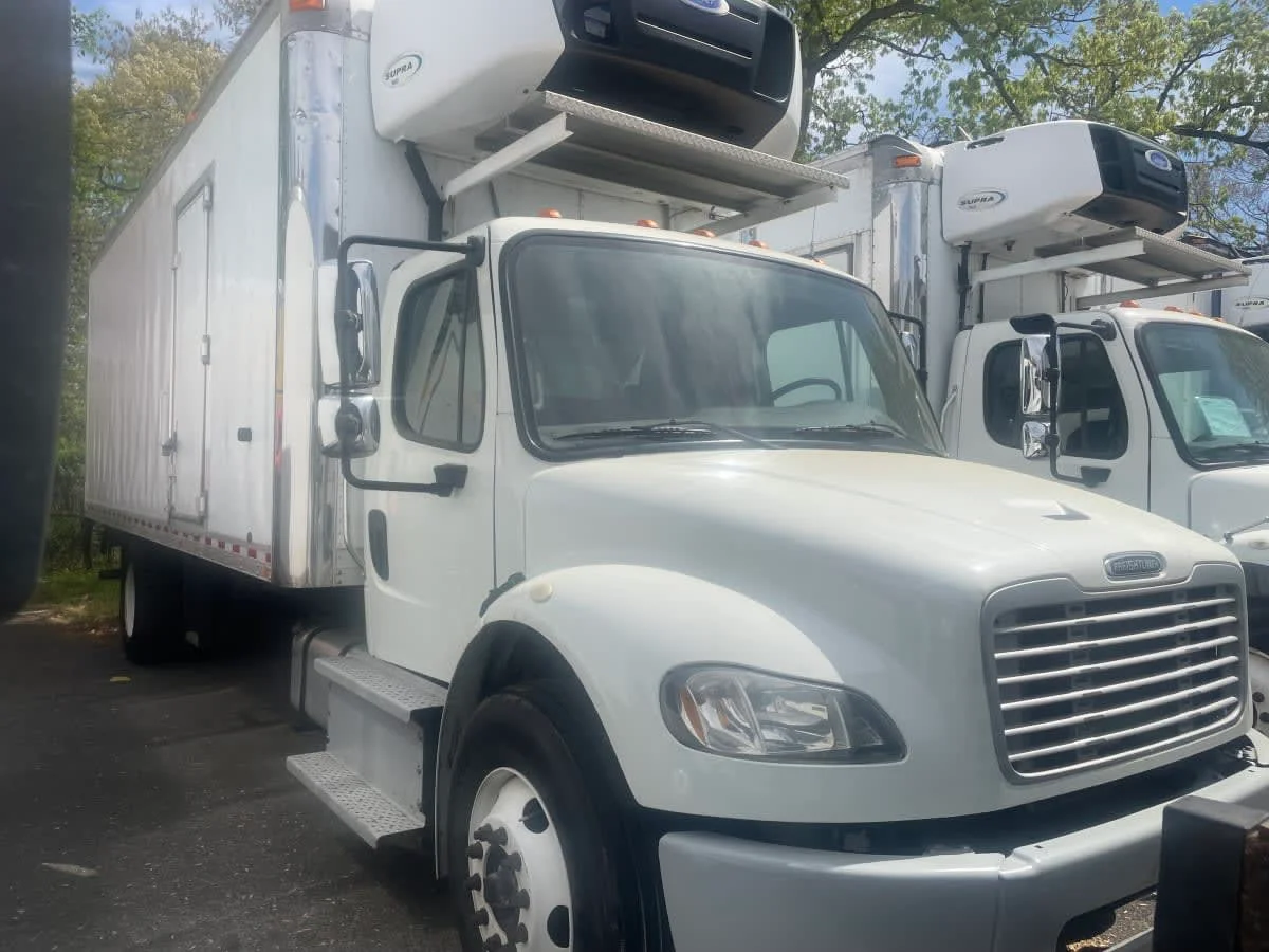 2019 Freightliner M2 106 - image 2