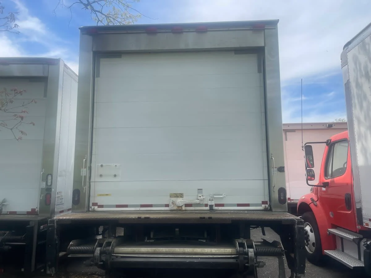 2019 Freightliner M2 106 - image 5