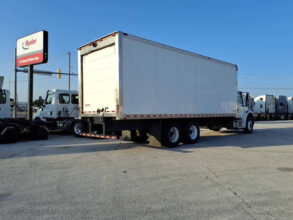 2020 Freightliner M2 106 in Fort Worth, TX — photo 4