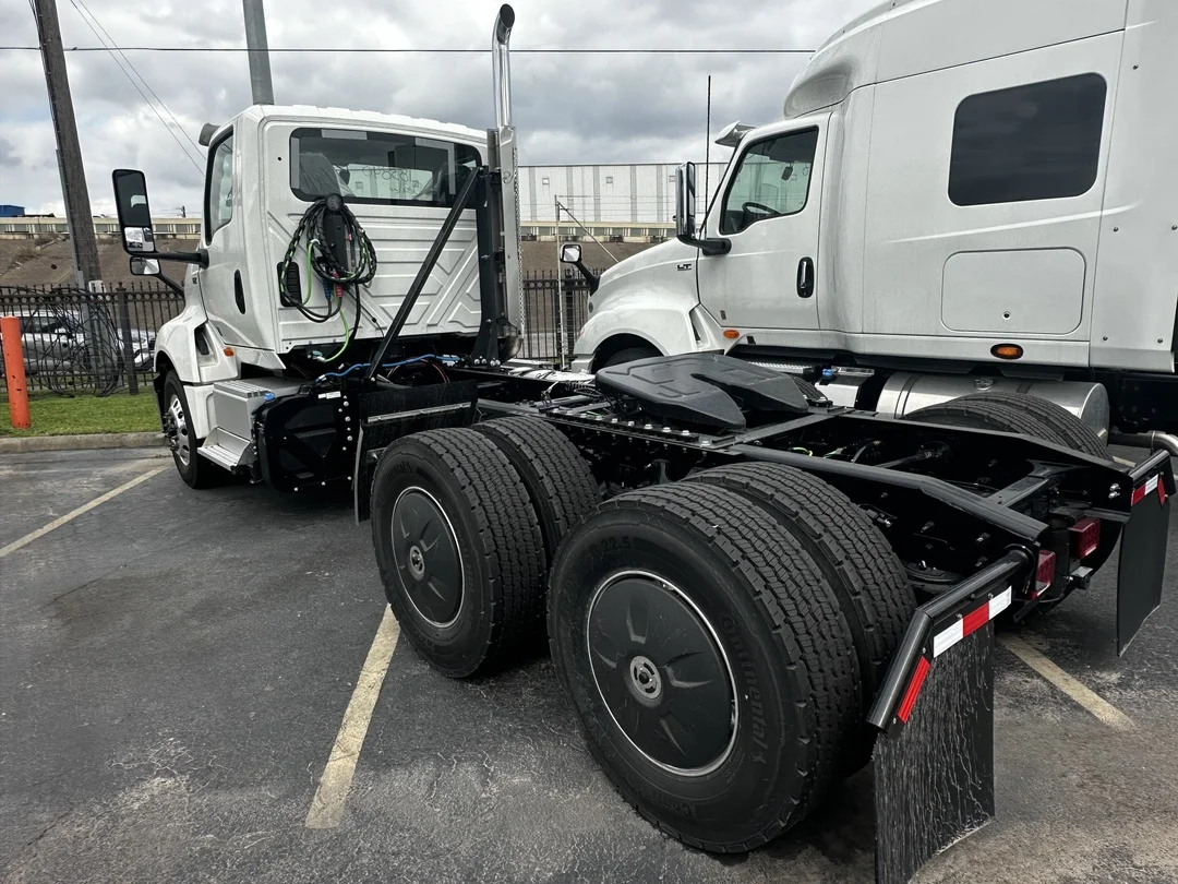 2025 International LT in HOUSTON, TX — photo 3