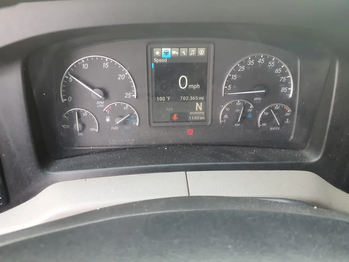 2019 Freightliner Cascadia - image 10