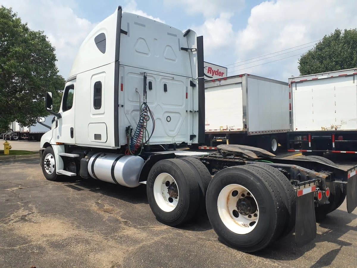 2019 Freightliner Cascadia - image 6