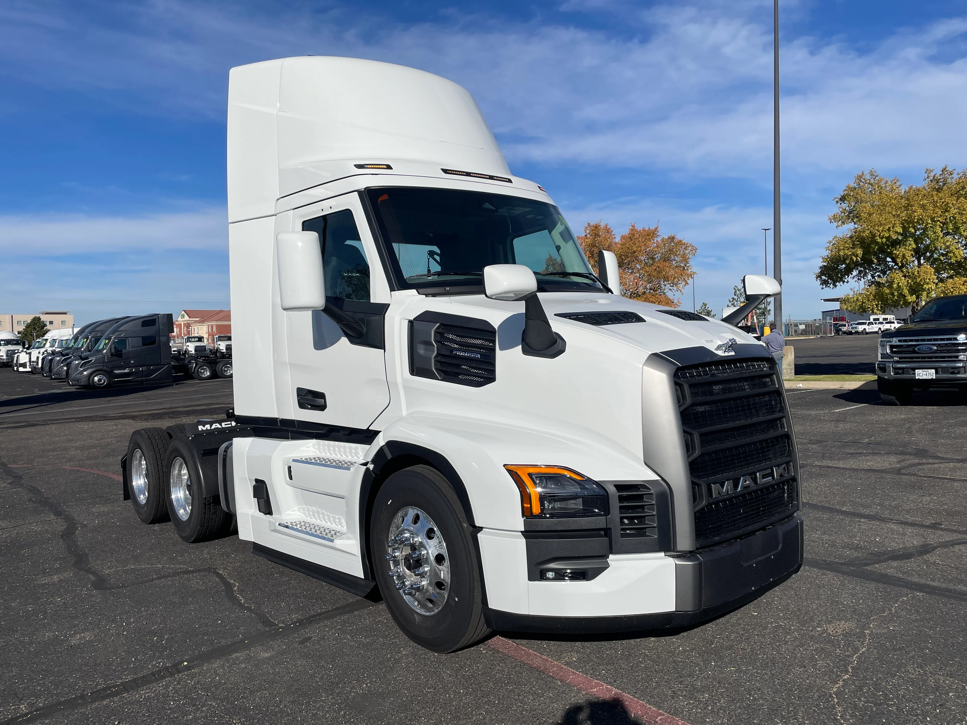 2026 Mack Pinnacle in Lubbock, TX — photo 3
