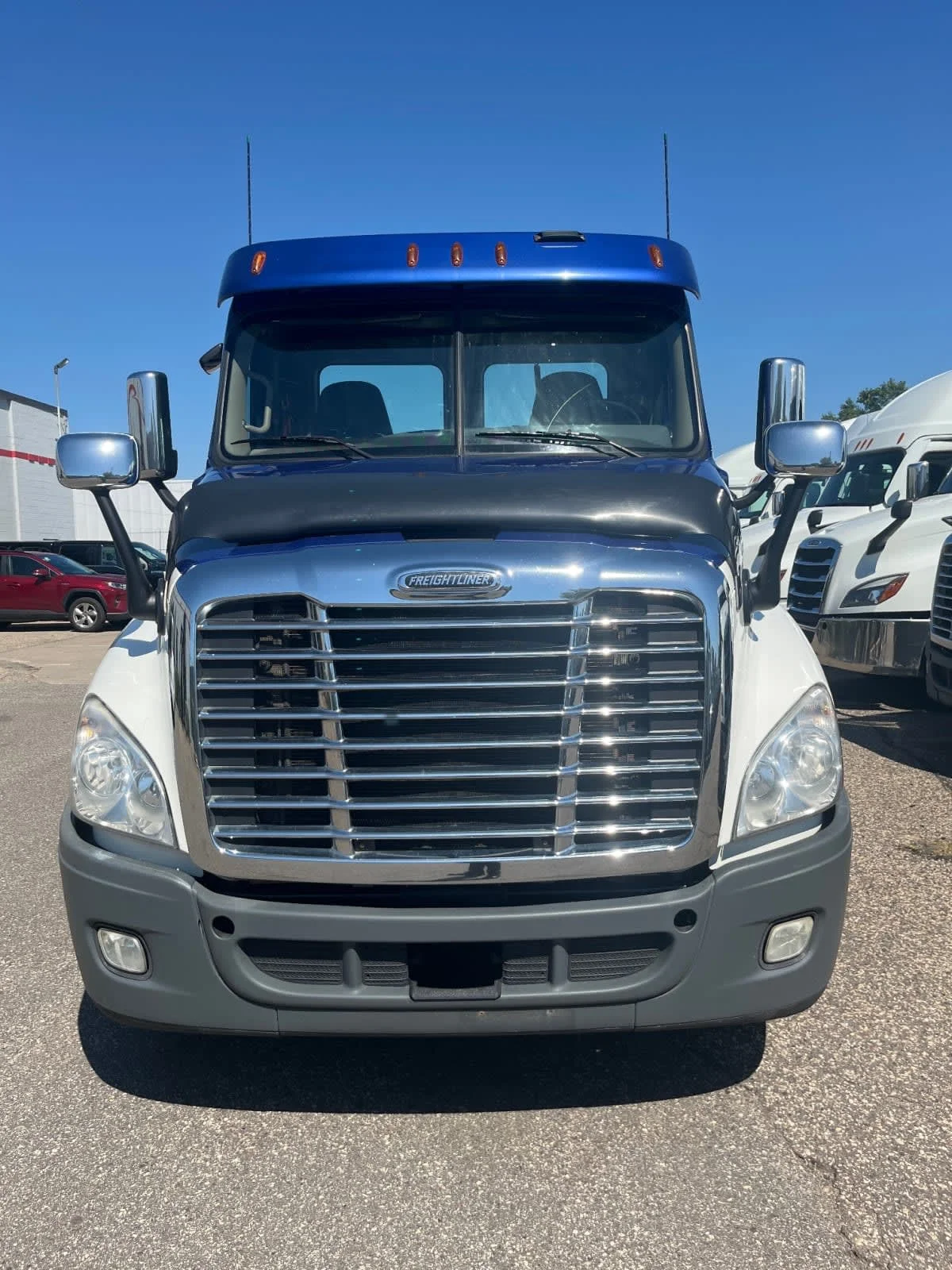 2019 Freightliner Cascadia in Minneapolis, MN — photo 2