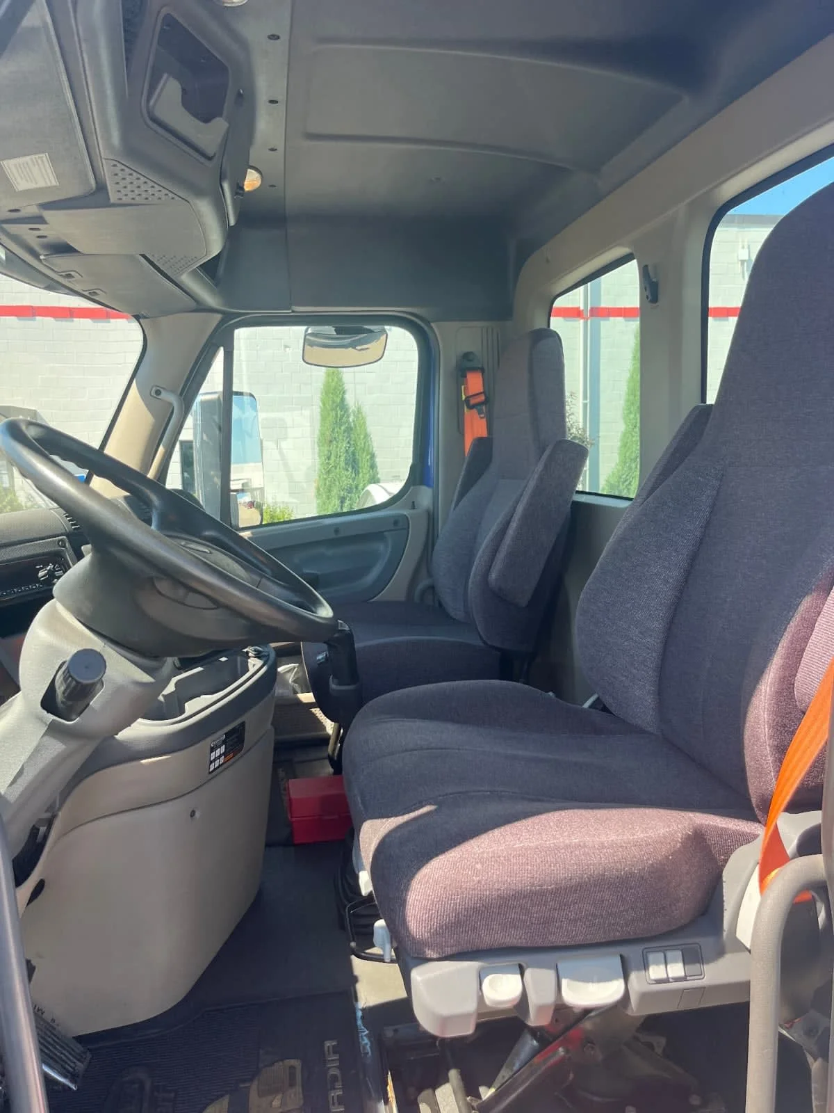 2019 Freightliner Cascadia in Minneapolis, MN — photo 7