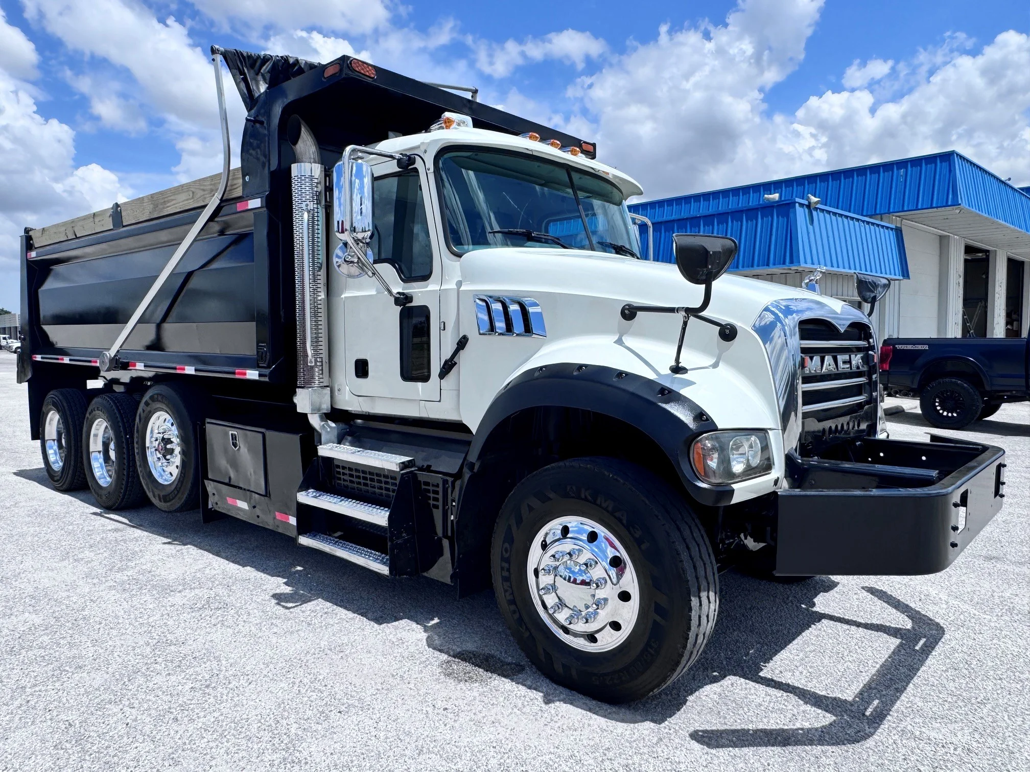 2023 Mack Granite in San Antonio, TX — photo 2
