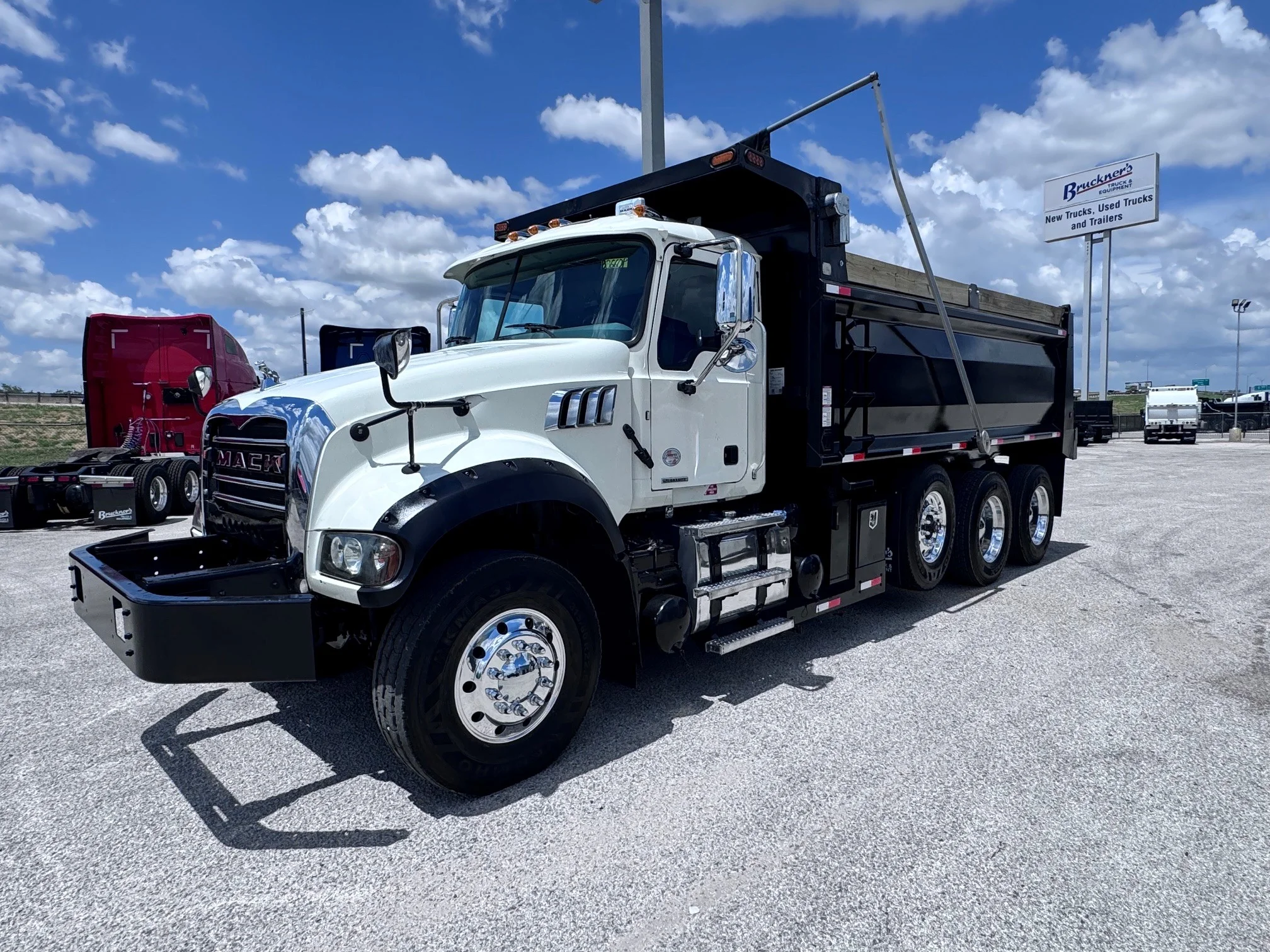 2023 Mack Granite in San Antonio, TX