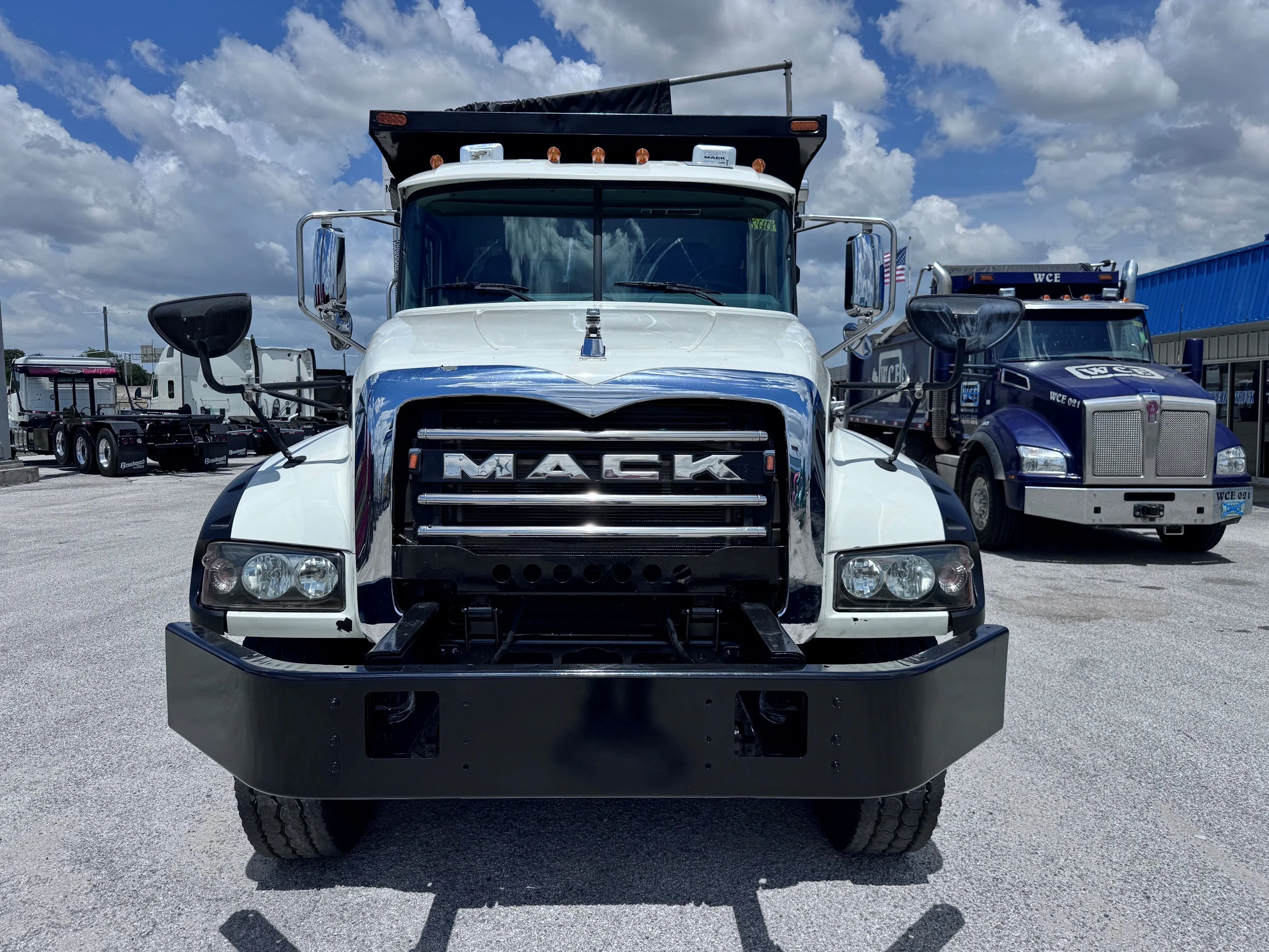 2023 Mack Granite in San Antonio, TX — photo 3