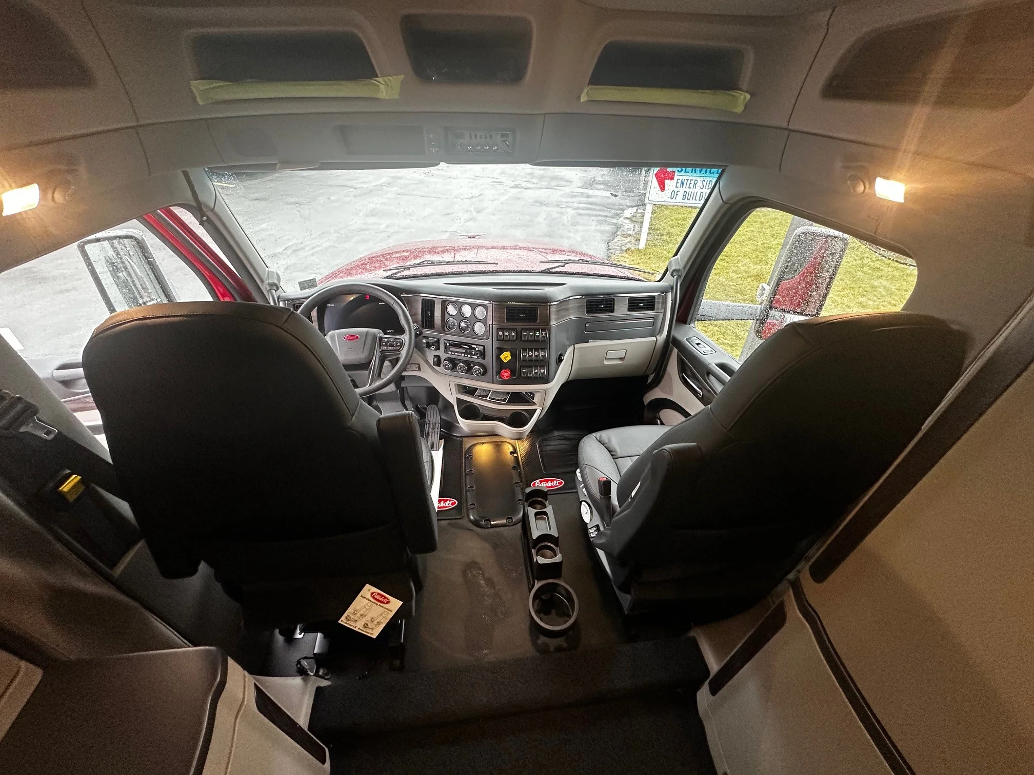 2027 Peterbilt 567 - image 2