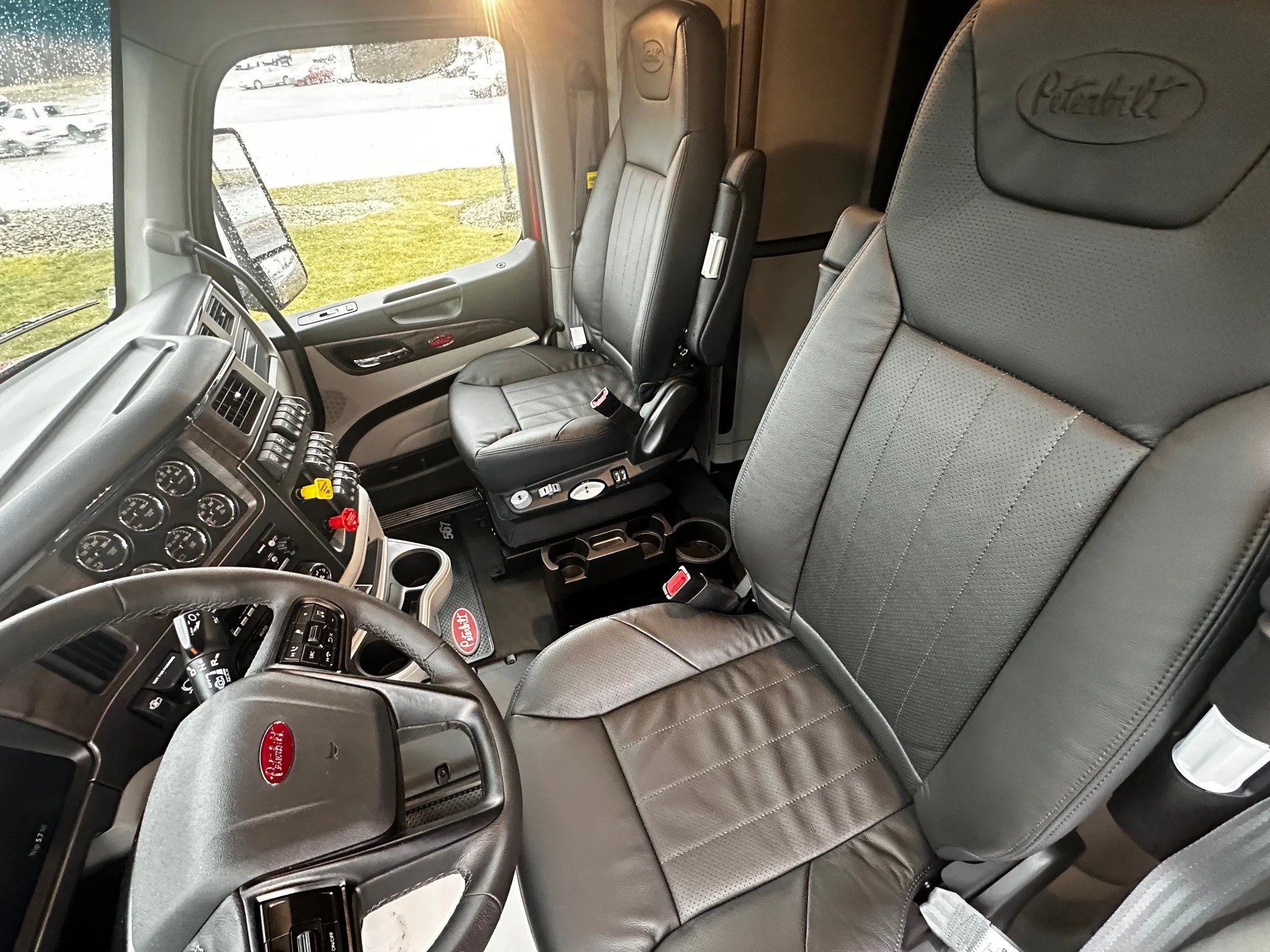 2027 Peterbilt 567 - image 7