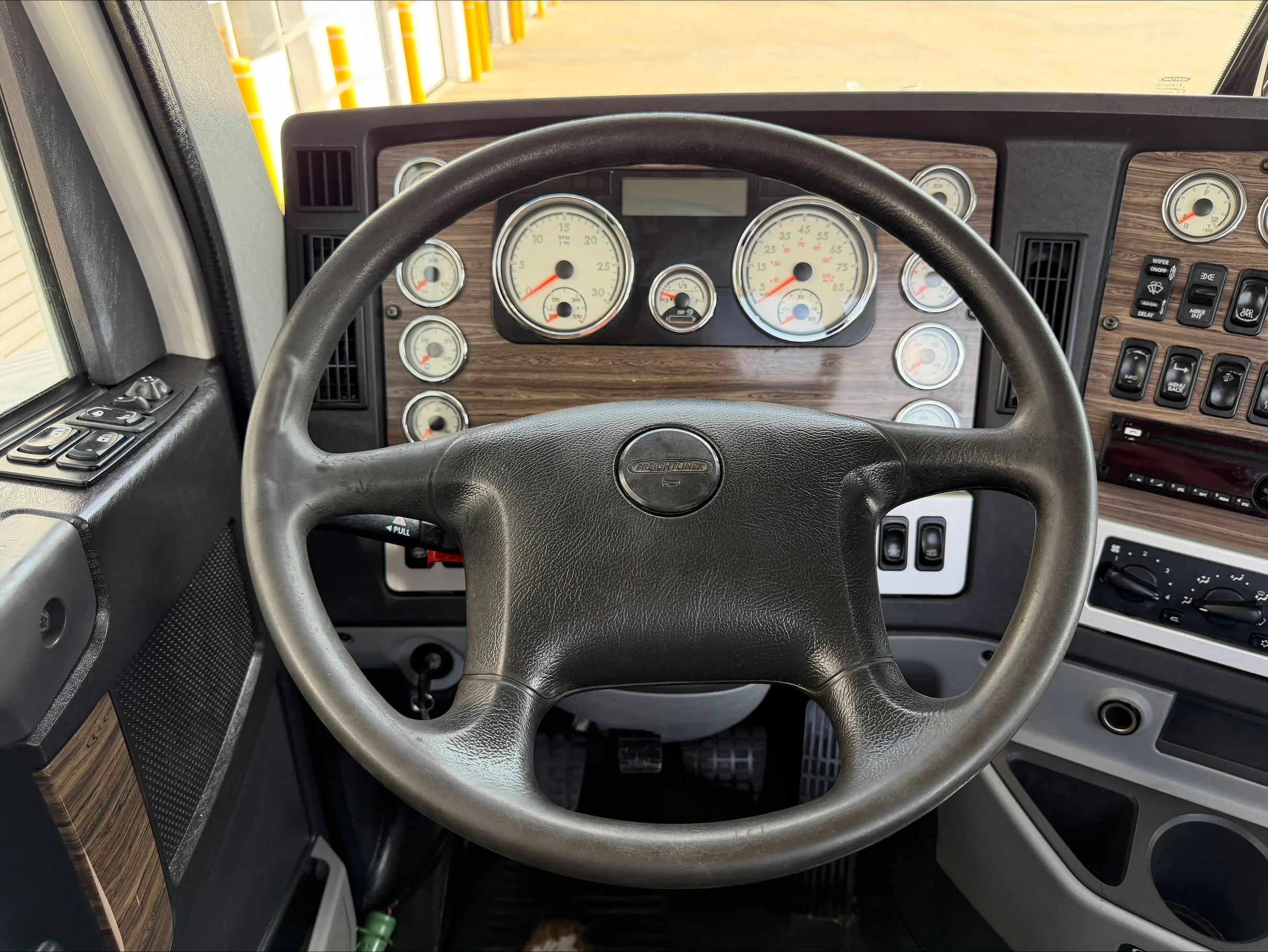 2019 Freightliner 122SD in Oklahoma City, OK — photo 16